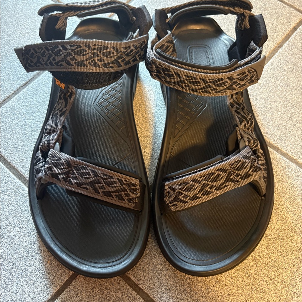 Men’s Black and Gray Teva hurricane 4 sandals